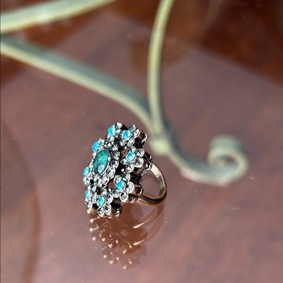 Fun Cocktail Flower Ring with Antique Gold Metal, Aqua and Green, Size 5 - Picture 12 of 16